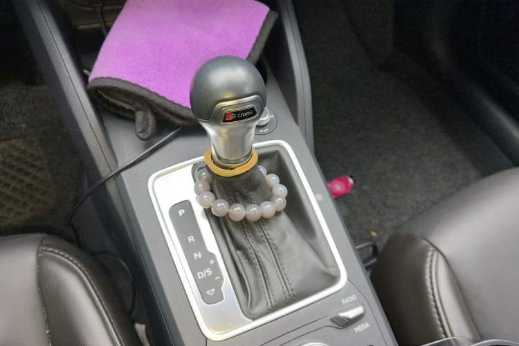 Used Audi Q2L 2020 35 TFSI Ambition Dynamic Edition Gear Lever