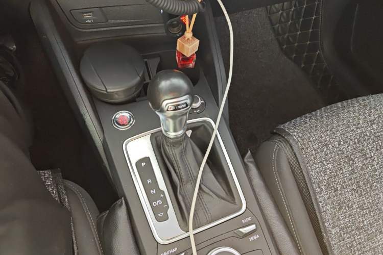 Used Audi Q2L 2020 35 TFSI Ambition Dynamic Edition Gear Lever