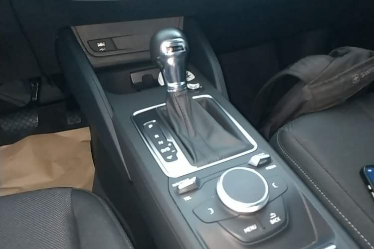 Used Audi Q2L 2020 35 TFSI Ambition Dynamic Edition Gear Lever