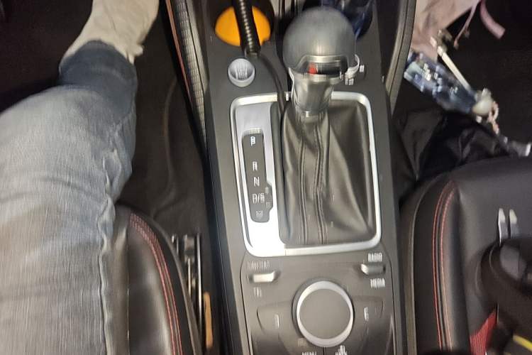 Used Audi Q2L 2020 35 TFSI Fashion Dynamic Model Gear Lever