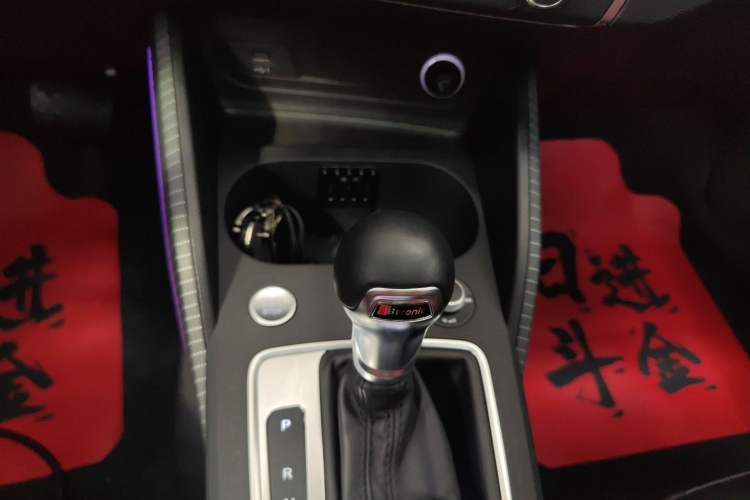 Used Audi Q2L 2020 35 TFSI Fashion Dynamic Model Gear Lever