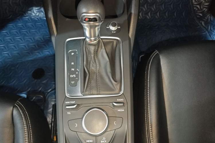 Used Audi Q2L 2020 35 TFSI Ambition Dynamic Edition Gear Lever