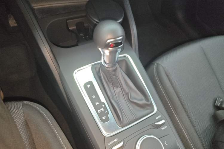 Used Audi Q2L 2020 35 TFSI Ambition Dynamic Edition Gear Lever