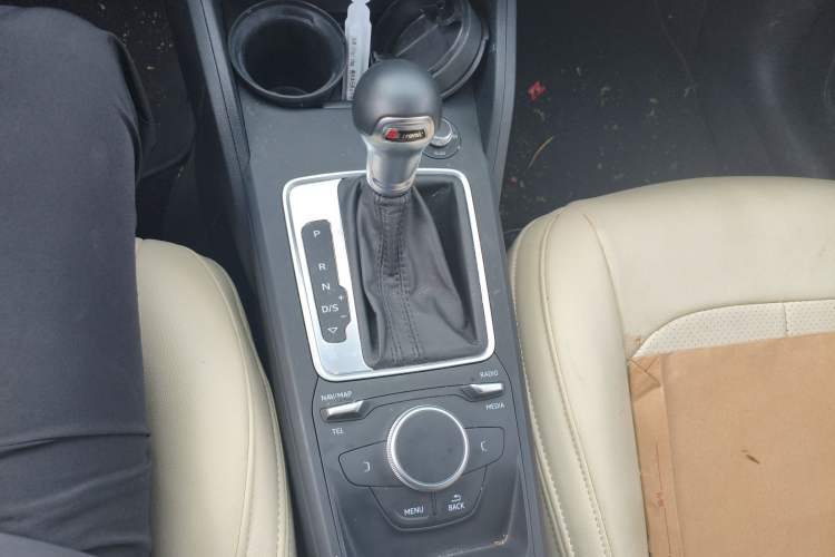 Used Audi Q2L 2020 35 TFSI Ambition Dynamic Edition Gear Lever