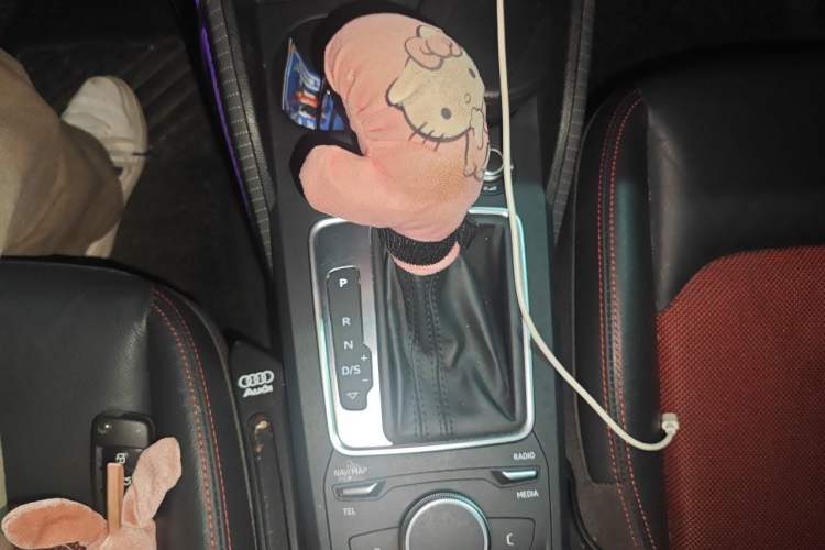 Used Audi Q2L 2020 35 TFSI Fashion Dynamic Model Gear Lever