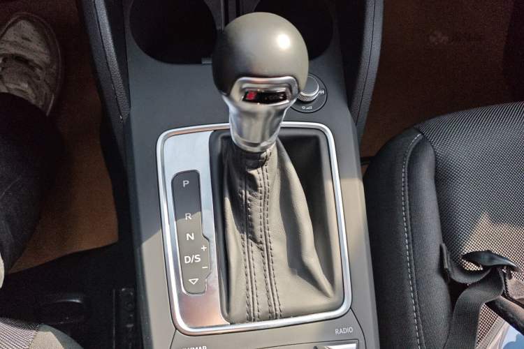 Used Audi Q2L 2020 35 TFSI Ambition Dynamic Edition Gear Lever