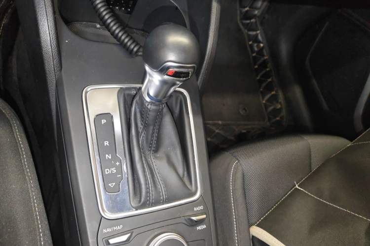 Used Audi Q2L 2020 35 TFSI Ambition Dynamic Edition Gear Lever