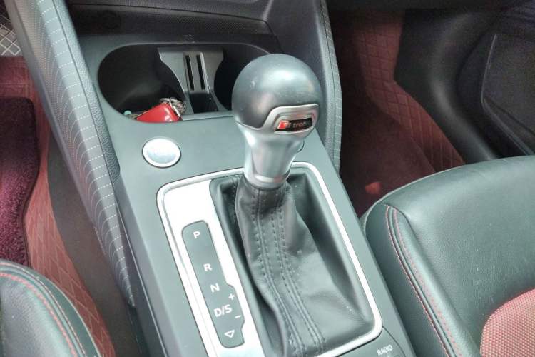 Used Audi Q2L 2020 35 TFSI Fashion Dynamic Model Gear Lever