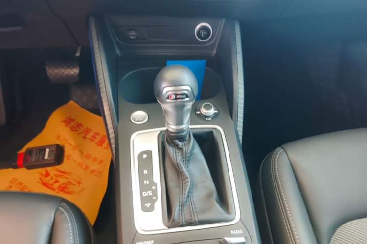 Used Audi Q2L 2020 35 TFSI Fashionable and Elegant Model Gear Lever