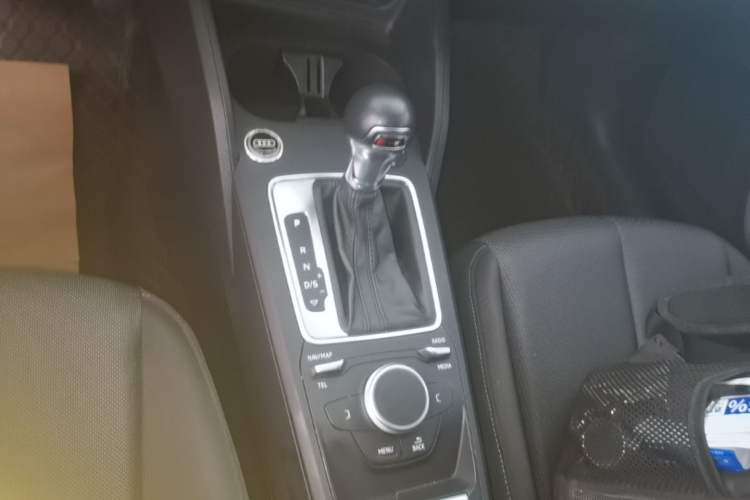Used Audi Q2L 2020 35 TFSI Ambition Dynamic Edition Gear Lever