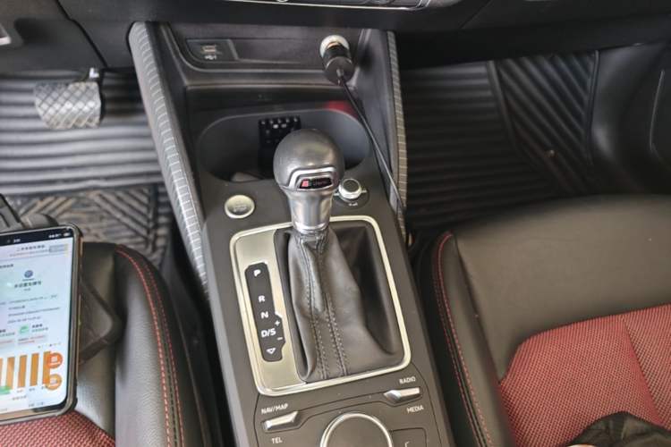 Used Audi Q2L 2020 35 TFSI Fashion Dynamic Model Gear Lever