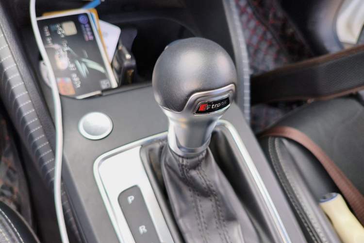 Used Audi Q2L 2020 35 TFSI Fashion Dynamic Model Gear Lever