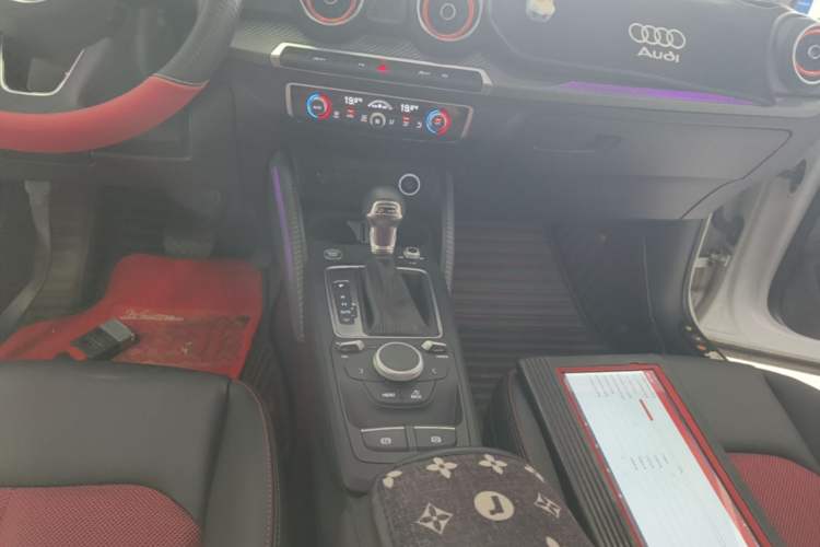 Used Audi Q2L 2020 35 TFSI Fashion Dynamic Model Gear Lever