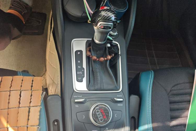 Used Audi Q2L 2020 35 TFSI Ambition Dynamic Edition Gear Lever