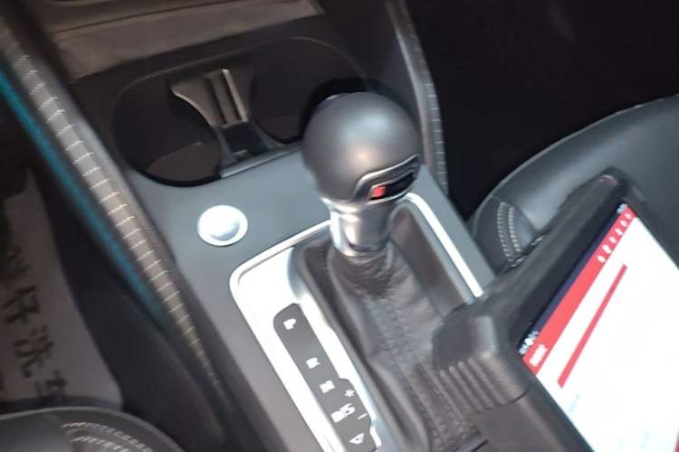 Used Audi Q2L 2020 35 TFSI Fashion Dynamic Model Gear Lever