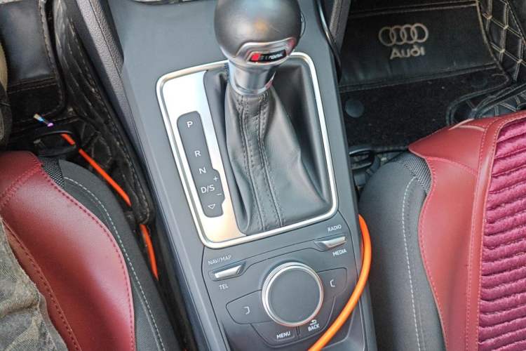 Used Audi Q2L 2020 35 TFSI Ambition Dynamic Edition Gear Lever