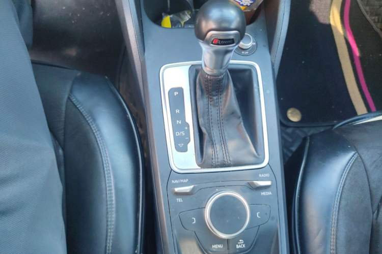 Used Audi Q2L 2020 35 TFSI Ambition Dynamic Edition Gear Lever