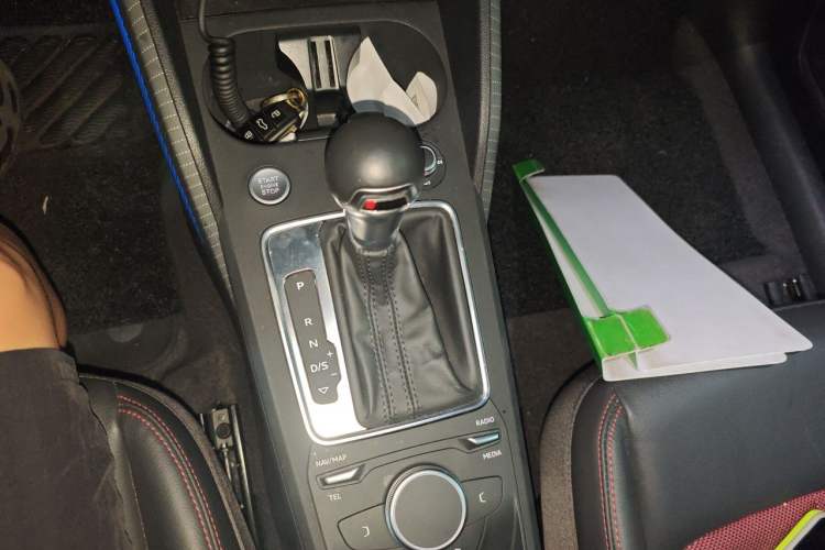 Used Audi Q2L 2020 35 TFSI Fashion Dynamic Model Gear Lever