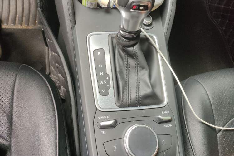 Used Audi Q2L 2020 35 TFSI Ambition Dynamic Edition Gear Lever