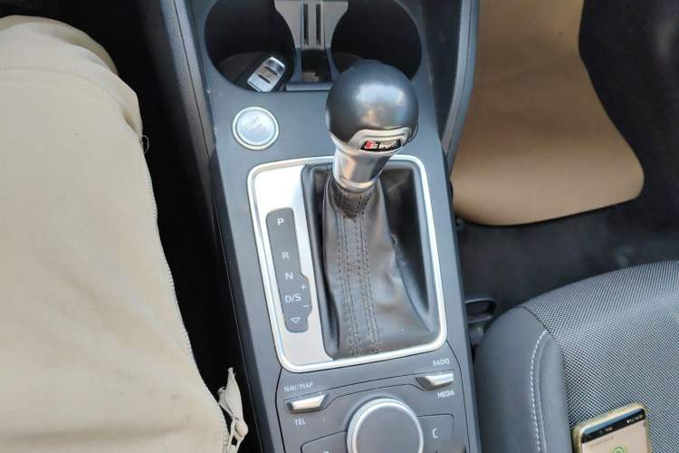 Used Audi Q2L 2020 35 TFSI Ambition Dynamic Edition Gear Lever