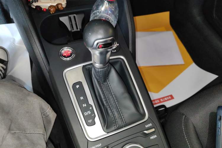 Used Audi Q2L 2020 35 TFSI Ambition Dynamic Edition Gear Lever