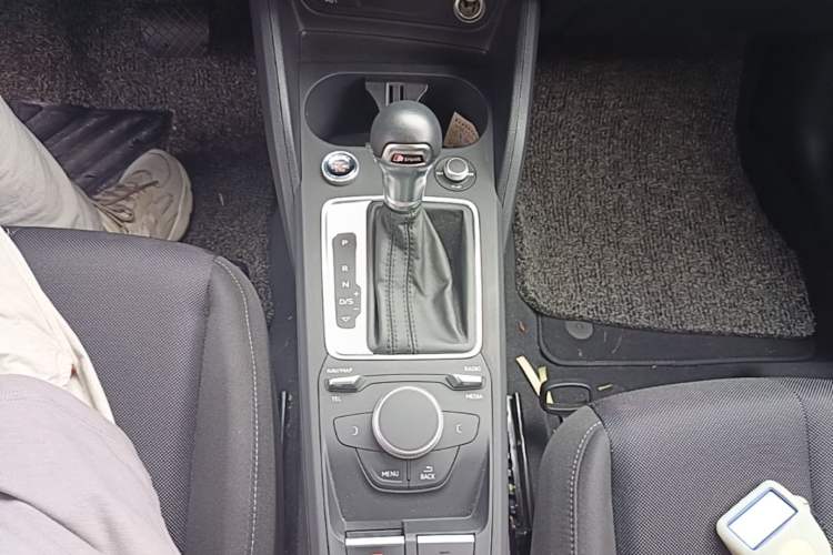 Used Audi Q2L 2020 35 TFSI Ambition Dynamic Edition Gear Lever