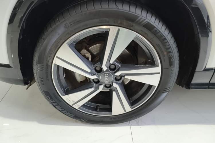 Used Audi Q2L 2020 35 TFSI Fashion Dynamic Model Left Front Wheel Hub