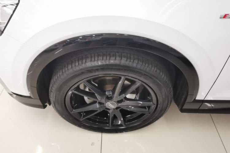 Used Audi Q2L 2020 35 TFSI Ambition Dynamic Edition Left Front Wheel Hub