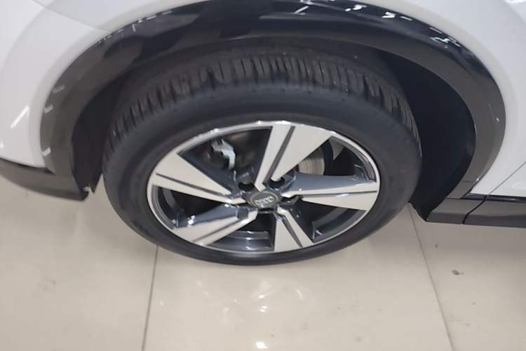 Used Audi Q2L 2020 35 TFSI Fashion Dynamic Model Left Front Wheel Hub