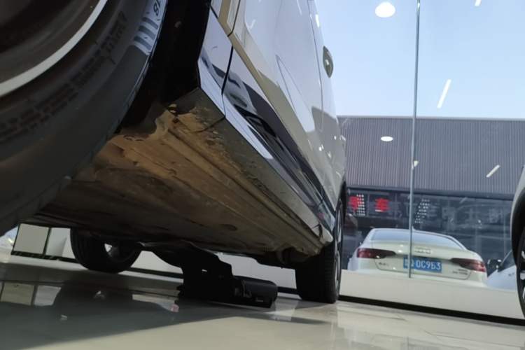 Used Audi Q2L 2020 35 TFSI Fashion Dynamic Model Left Side Sill