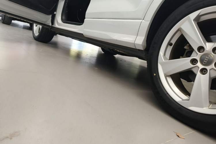 Used Audi Q2L 2020 35 TFSI Fashionable and Elegant Model Left Side Sill