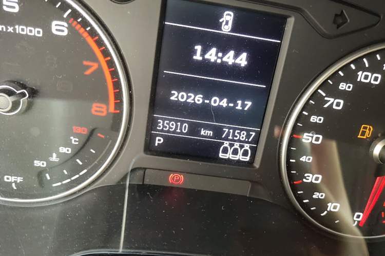 Used Audi Q2L 2020 35 TFSI Fashion Dynamic Model Odometer Close Up