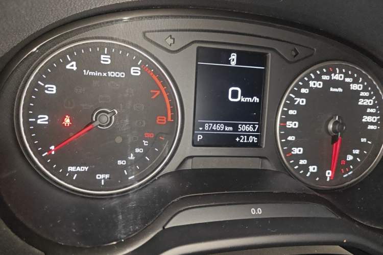 Used Audi Q2L 2020 35 TFSI Fashion Dynamic Model Odometer Close Up
