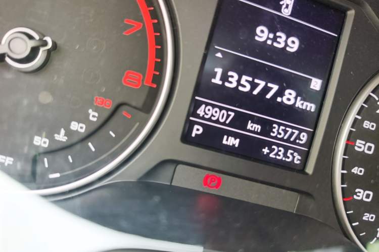 Used Audi Q2L 2020 35 TFSI Ambition Dynamic Edition Odometer Close Up