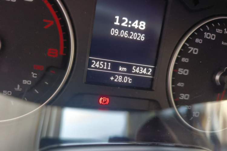 Used Audi Q2L 2020 35 TFSI Fashionable and Elegant Model Odometer Close Up