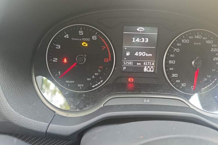 Used Audi Q2L 2020 35 TFSI Fashionable and Elegant Model Odometer Close Up