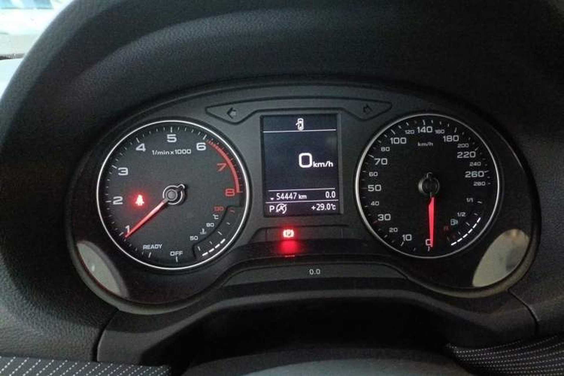 Used Audi Q2L 2020 35 TFSI Fashionable and Elegant Model Odometer Close Up