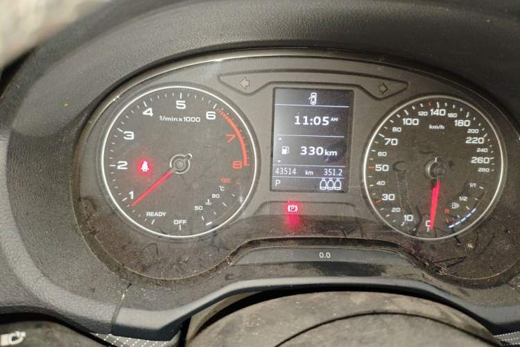 Used Audi Q2L 2020 35 TFSI Fashionable and Elegant Model Odometer Close Up