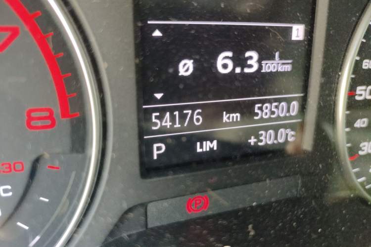 Used Audi Q2L 2020 35 TFSI Ambition Dynamic Edition Odometer Close Up