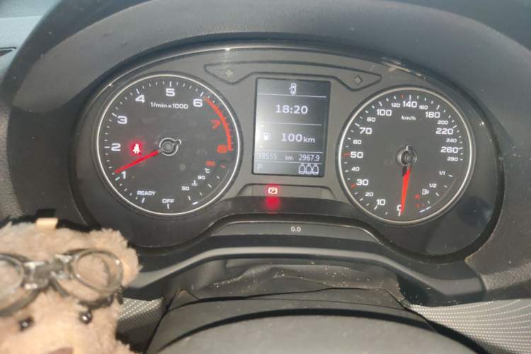 Used Audi Q2L 2020 35 TFSI Fashionable and Elegant Model Odometer Close Up