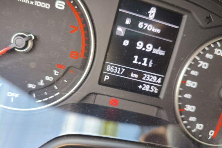 Used Audi Q2L 2020 35 TFSI Fashion Dynamic Model Odometer Close Up