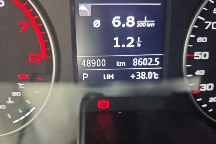 Used Audi Q2L 2020 35 TFSI Ambition Dynamic Edition Odometer Close Up