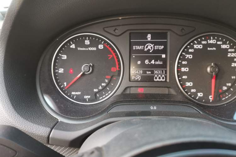 Used Audi Q2L 2020 35 TFSI Fashionable and Elegant Model Odometer Close Up