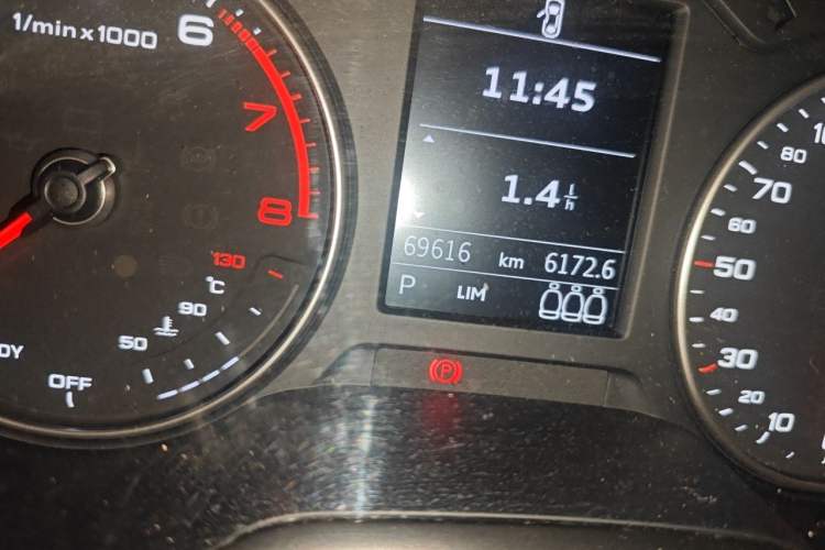Used Audi Q2L 2020 35 TFSI Ambition Dynamic Edition Odometer Close Up