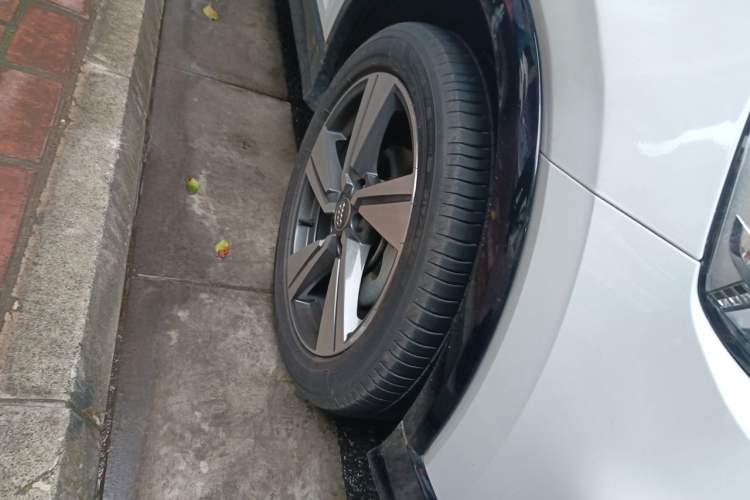 Used Audi Q2L 2020 35 TFSI Ambition Dynamic Edition Right Front Wheel Hub