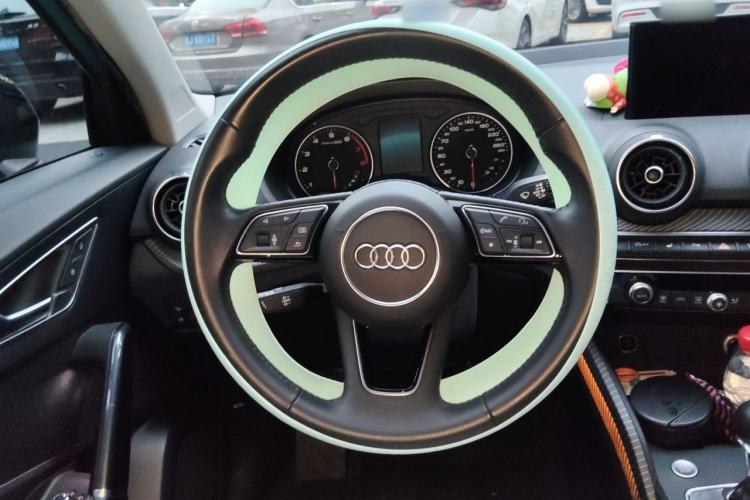 Used Audi Q2L 2020 35 TFSI Fashionable and Elegant Model Steering Wheel
