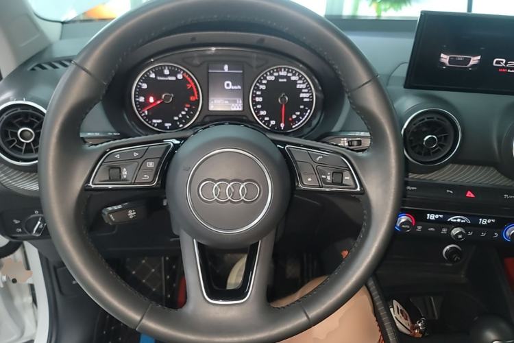 Used Audi Q2L 2020 35 TFSI Fashionable and Elegant Model Steering Wheel