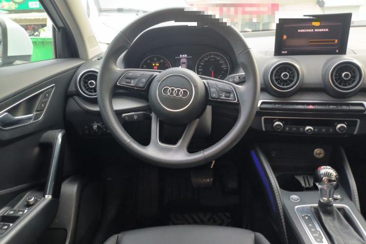 Used Audi Q2L 2020 35 TFSI Fashionable and Elegant Model Steering Wheel