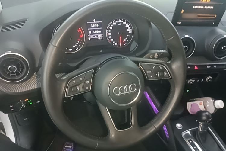 Used Audi Q2L 2020 35 TFSI Fashionable and Elegant Model Steering Wheel