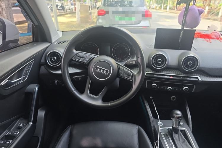 Used Audi Q2L 2020 35 TFSI Fashionable and Elegant Model Steering Wheel
